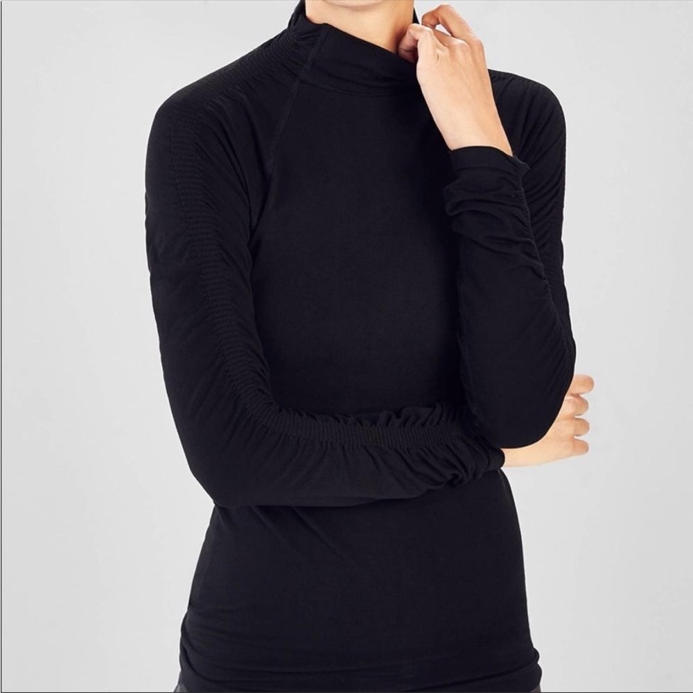 Fabletics | Black Athletic Long Sleeve Top Ruched Sleeve